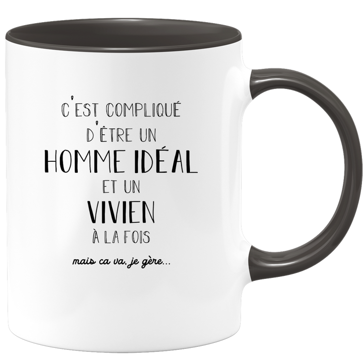 quotedazur - Mug Compliqué D'Être Un Homme Idéal Et Un Vivien Mais Ça Va Je Gère - Cadeau Humour Prénom - Idée Cadeau Famille Saint Valentin - Tasse Prénom Vivien