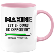 quotedazur - Mug Maxine Est En Cours De Chargement Veuillez Patienter - Cadeau Maxine Prénom Femme Personnalisé - Cadeau Annniversaire Noël Adolescent Collègue