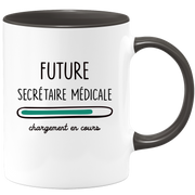 quotedazur - Mug Future Secretaire medicale Chargement En Cours - Cadeau Humour Promotion Travail - Idée Cadeau Départ Collègue - Tasse Chef Secretaire medicale - Idéal Pour Noël Au Bureau