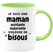 quotedazur - Mug Je Suis Une Maman Assistante Maternelle Voleuse De Bisous - Cadeau Fête Des Mères Original - Idée Cadeau Pour Anniversaire Maman - Cadeau Pour Future Maman Naissance