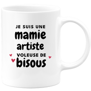quotedazur - Mug Je Suis Une Mamie Artiste Voleuse De Bisous - Cadeau Fête Des Grand Mères Original - Idée Cadeau Pour Anniversaire Mémé Art - Cadeau Future Mamy Naissance