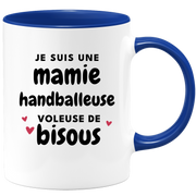 quotedazur - Mug Je Suis Une Mamie Handballeuse Voleuse De Bisous - Cadeau Fête Des Grand Mères Original - Idée Cadeau Pour Anniversaire Mémé Handball - Cadeau Future Mamy Naissance
