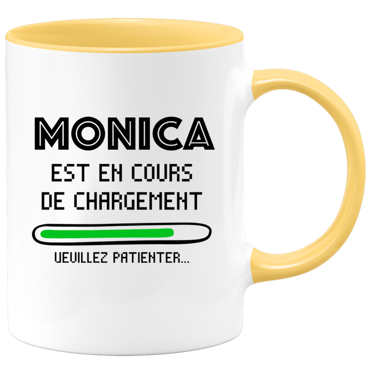 quotedazur - Mug Monica Est En Cours De Chargement Veuillez Patienter - Cadeau Monica Prénom Femme Personnalisé - Cadeau Annniversaire Noël Adolescent Collègue