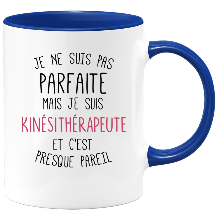 quotedazur - Mug Je Ne Suis Pas Parfaite Mais Je Suis Kinésithérapeute Cadeau Collègue De Travail - Cadeau Départ Femme, Chef, Stagiaire, Départ Retraite - Idée Cadeau Original, Humour, Drôle, Rigolo