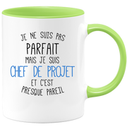 quotedazur - Mug Je Ne Suis Pas Parfait Mais Je Suis Chef De Projet Et C'Est Presque Pareil - Cadeau Humour Métier Travail  - Idée Cadeau Chef De Projet Pot De Départ Chef - Tasse Cadeau Noël