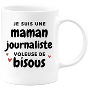 quotedazur - Mug Je Suis Une Maman Journaliste Voleuse De Bisous - Cadeau Fête Des Mères Original - Idée Cadeau Pour Anniversaire Maman - Cadeau Pour Future Maman Naissance