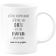 quotedazur - Mug Compliqué D'Être Un Dieu Et Un Marvin Mais Ça Va Je Gère - Cadeau Humour Prénom - Idée Cadeau Famille Saint Valentin - Tasse Prénom Marvin