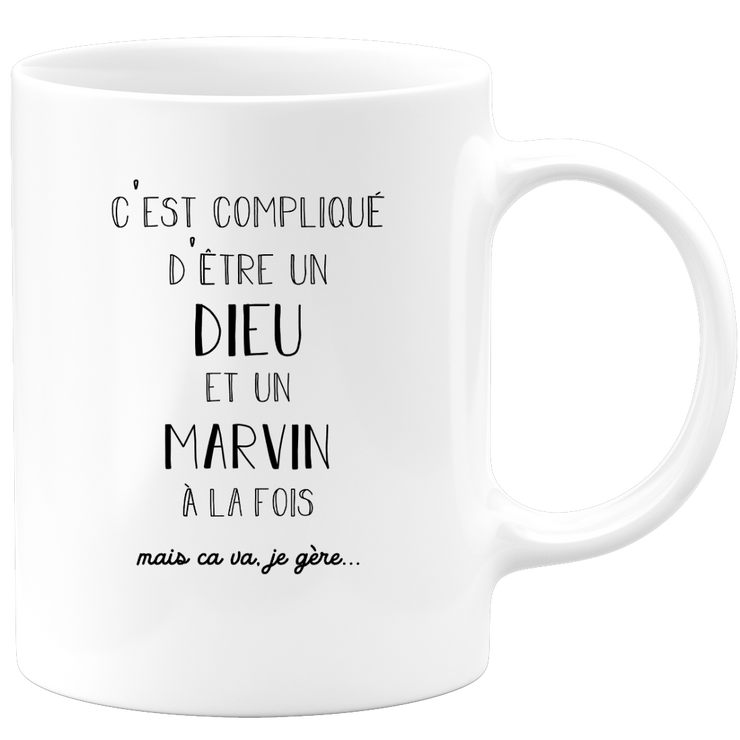quotedazur - Mug Compliqué D'Être Un Dieu Et Un Marvin Mais Ça Va Je Gère - Cadeau Humour Prénom - Idée Cadeau Famille Saint Valentin - Tasse Prénom Marvin