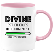 quotedazur - Mug Divine Est En Cours De Chargement Veuillez Patienter - Cadeau Divine Prénom Femme Personnalisé - Cadeau Annniversaire Noël Adolescent Collègue