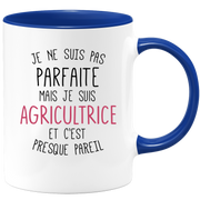 quotedazur - Mug Je Ne Suis Pas Parfaite Mais Je Suis Agricultrice Et C'Est Presque Pareil - Cadeau Humour Métier Travail  - Idée Cadeau Agricultrice Pot De Départ Cheffe  - Tasse Cadeau Noël