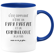 quotedazur - Mug Papa Parfait Et Criminologue A La Fois Mais Je Gère - Tasse Cadeau Papa Fête Des Pères Anniversaire - Cadeau Pour Jeune Ou Futur Papa Suite À Une Naissance