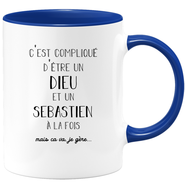 quotedazur - Mug Compliqué D'Être Un Dieu Et Un Sebastien Mais Ça Va Je Gère - Cadeau Humour Prénom - Idée Cadeau Famille Saint Valentin - Tasse Prénom Sebastien