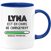 quotedazur - Mug Lyna Est En Cours De Chargement Veuillez Patienter - Cadeau Lyna Prénom Femme Personnalisé - Cadeau Annniversaire Noël Adolescent Collègue