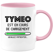 quotedazur - Mug Tymeo Est En Cours De Chargement Veuillez Patienter - Cadeau Tymeo Prénom Homme Personnalisé - Cadeau Annniversaire Noël Adolescent Collègue