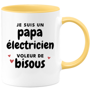 quotedazur - Mug Je Suis Un Papa électricien Voleur De Bisous - Cadeau Fête Des Pères Original - Idée Cadeau Pour Anniversaire Papa - Cadeau Pour Futur Papa Naissance