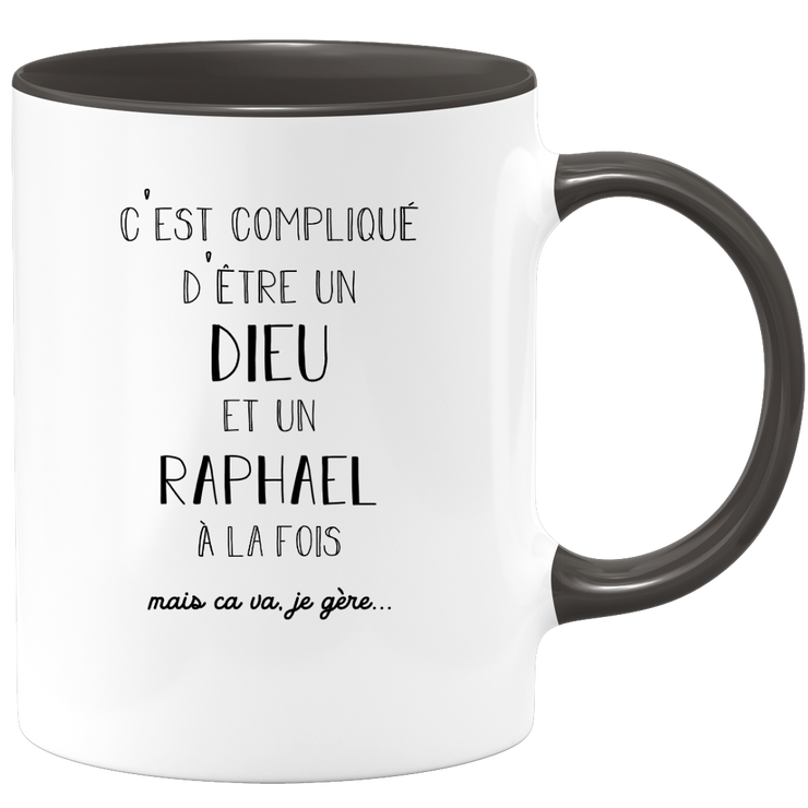 quotedazur - Mug Compliqué D'Être Un Dieu Et Un Raphael Mais Ça Va Je Gère - Cadeau Humour Prénom - Idée Cadeau Famille Saint Valentin - Tasse Prénom Raphael