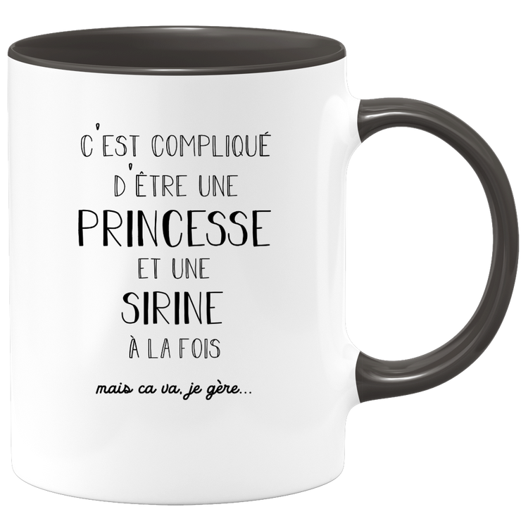 quotedazur - Mug Prénom Sirine Compliqué D'Être Une Princesse Et Une Sirine Mais Ca Va Je Gère - Cadeau Humour Prénom - Idée Cadeau  Saint Valentin - Tasse Prénom Sirine - Idéal Pour Noël