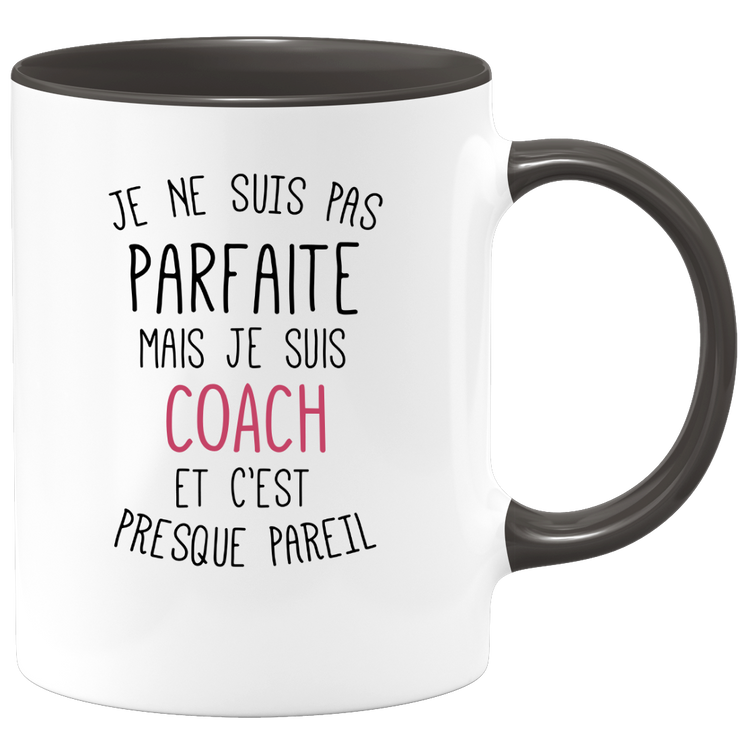 quotedazur - Mug Je Ne Suis Pas Parfaite Mais Je Suis Coach Et C'est Presque Pareil - Idée Cadeau Entraîneur, Anniversaire, Noël