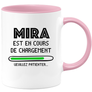 quotedazur - Mug Mira Est En Cours De Chargement Veuillez Patienter - Cadeau Mira Prénom Femme Personnalisé - Cadeau Annniversaire Noël Adolescent Collègue