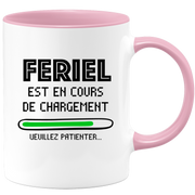 quotedazur - Mug Feriel Est En Cours De Chargement Veuillez Patienter - Cadeau Feriel Prénom Femme Personnalisé - Cadeau Annniversaire Noël Adolescent Collègue