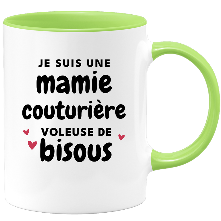quotedazur - Mug Je Suis Une Mamie Couturière Voleuse De Bisous - Cadeau Fête Des Grand Mères Original - Idée Cadeau Pour Anniversaire Mémé Couture - Cadeau Future Mamy Naissance