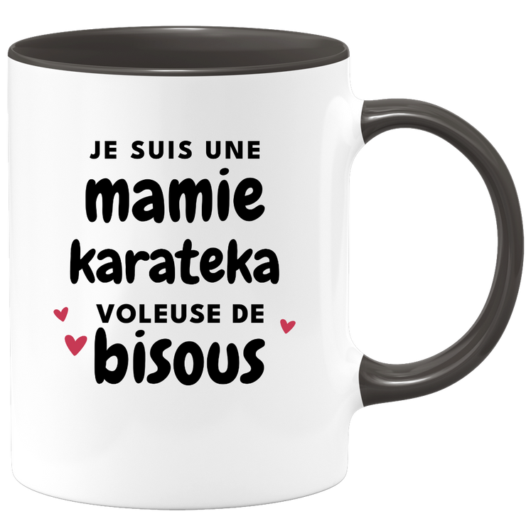 quotedazur - Mug Je Suis Une Mamie Karateka Voleuse De Bisous - Cadeau Fête Des Grand Mères Original - Idée Cadeau Pour Anniversaire Mémé Karaté - Cadeau Future Mamy Naissance