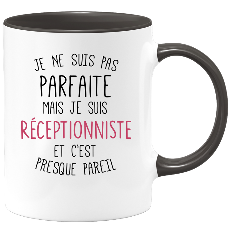 quotedazur - Mug Je Ne Suis Pas Parfaite Mais Je Suis Receptionniste Et C'Est Presque Pareil - Cadeau Humour Métier Travail  - Idée Cadeau Receptionniste Pot De Départ Cheffe  - Tasse Cadeau Noël