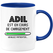 quotedazur - Mug Adil Est En Cours De Chargement Veuillez Patienter - Cadeau Adil Prénom Homme Personnalisé - Cadeau Annniversaire Noël Adolescent Collègue