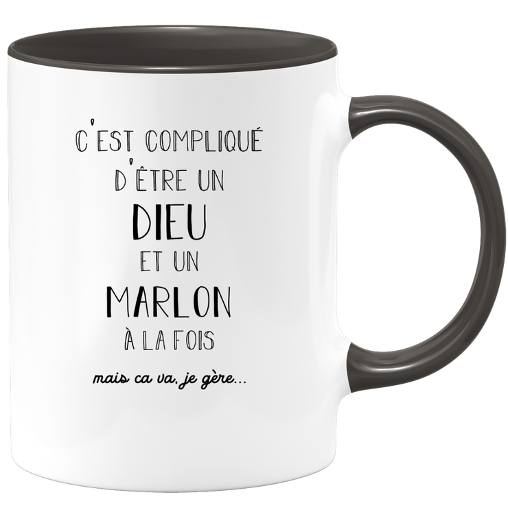 quotedazur - Mug Compliqué D'Être Un Dieu Et Un Marlon Mais Ça Va Je Gère - Cadeau Humour Prénom - Idée Cadeau Famille Saint Valentin - Tasse Prénom Marlon