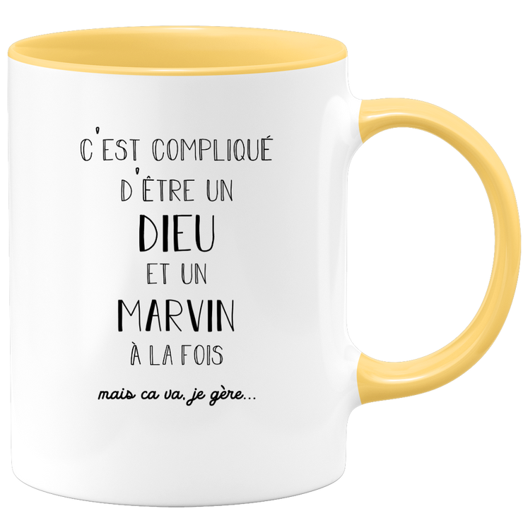 quotedazur - Mug Compliqué D'Être Un Dieu Et Un Marvin Mais Ça Va Je Gère - Cadeau Humour Prénom - Idée Cadeau Famille Saint Valentin - Tasse Prénom Marvin