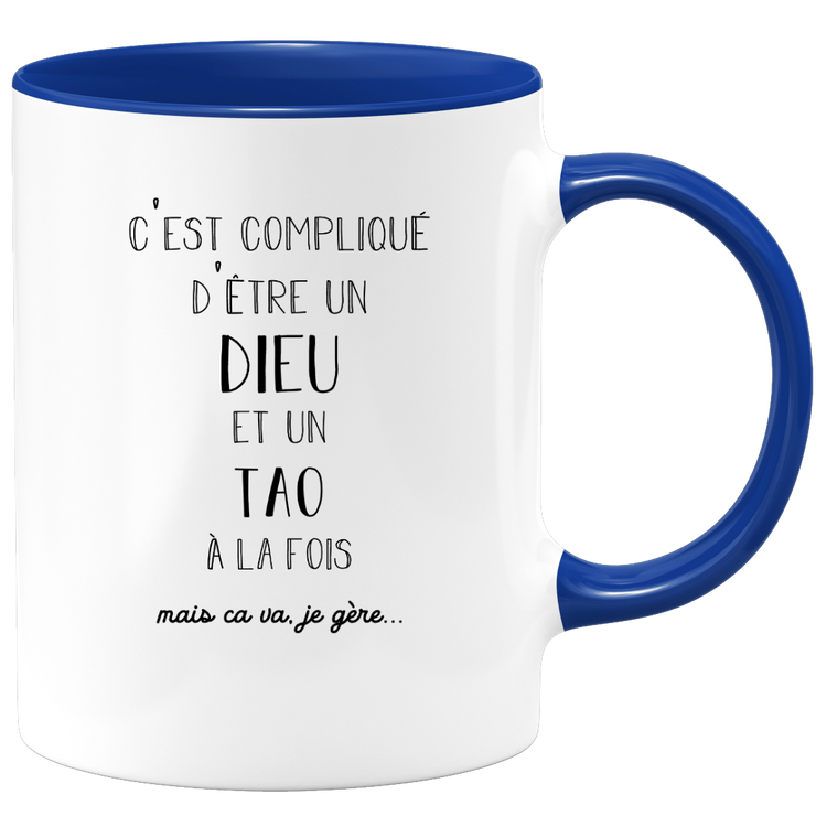 quotedazur - Mug Compliqué D'Être Un Dieu Et Un Tao Mais Ça Va Je Gère - Cadeau Humour Prénom - Idée Cadeau Famille Saint Valentin - Tasse Prénom Tao