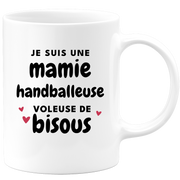 quotedazur - Mug Je Suis Une Mamie Handballeuse Voleuse De Bisous - Cadeau Fête Des Grand Mères Original - Idée Cadeau Pour Anniversaire Mémé Handball - Cadeau Future Mamy Naissance