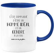 quotedazur - Mug Compliqué D'Être Un Homme Idéal Et Un Gendre  À La Fois Mais Ca Va Je Gère - Cadeau Humour Métier Travail - Idée Cadeau Pot De Départ Chef  - Tasse Cadeau Retraite Noël