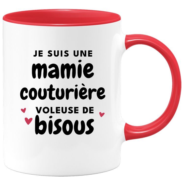 quotedazur - Mug Je Suis Une Mamie Couturière Voleuse De Bisous - Cadeau Fête Des Grand Mères Original - Idée Cadeau Pour Anniversaire Mémé Couture - Cadeau Future Mamy Naissance