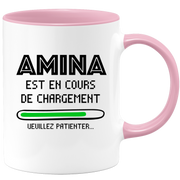 quotedazur - Mug Amina Est En Cours De Chargement Veuillez Patienter - Cadeau Amina Prénom Femme Personnalisé - Cadeau Annniversaire Noël Adolescent Collègue