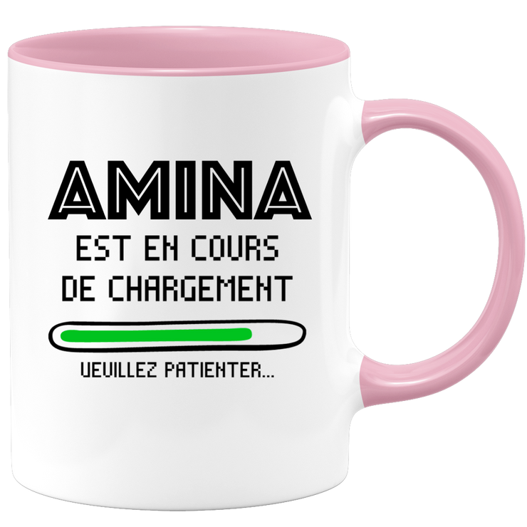 quotedazur - Mug Amina Est En Cours De Chargement Veuillez Patienter - Cadeau Amina Prénom Femme Personnalisé - Cadeau Annniversaire Noël Adolescent Collègue