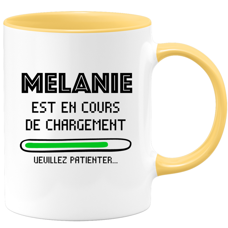 quotedazur - Mug Melanie Est En Cours De Chargement Veuillez Patienter - Cadeau Melanie Prénom Femme Personnalisé - Cadeau Annniversaire Noël Adolescent Collègue