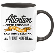 quotedazur - Mug Cette Personne Peut Parler De Kali Arnis Eskrima À Tout Moment - Cadeau Humour Sport - Idée Cadeau Original     - Tasse Kali Arnis Eskrima - Anniversaire Ou Noël