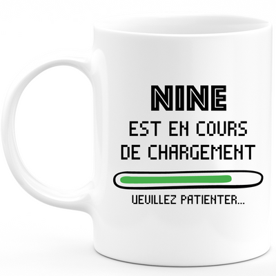 Mug Nine Est En Cours De Chargement Veuillez Patienter - Cadeau Nine Prénom Femme Personnalisé - Cadeau Annniversaire Noël Adolescent Collègue
