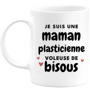 quotedazur - Mug Je Suis Une Maman Plasticienne Voleuse De Bisous - Cadeau Fête Des Mères Original - Idée Cadeau Pour Anniversaire Maman - Cadeau Pour Future Maman Naissance
