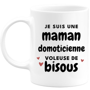 quotedazur - Mug Je Suis Une Maman Domoticienne Voleuse De Bisous - Cadeau Fête Des Mères Original - Idée Cadeau Pour Anniversaire Maman - Cadeau Pour Future Maman Naissance