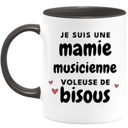 quotedazur - Mug Je Suis Une Mamie Musicienne Voleuse De Bisous - Cadeau Fête Des Grand Mères Original - Idée Cadeau Pour Anniversaire Mémé Musique - Cadeau Future Mamy Naissance