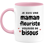 quotedazur - Mug Je Suis Une Maman Fleuriste Voleuse De Bisous - Cadeau Fête Des Mères Original - Idée Cadeau Pour Anniversaire Maman - Cadeau Pour Future Maman Naissance