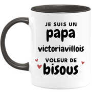 quotedazur - Mug Je Suis Un Papa Victoriavillois Voleur De Bisous - Cadeau Fête Des Pères Original - Idée Cadeau Pour Anniversaire Papa - Cadeau Pour Futur Papa Naissance