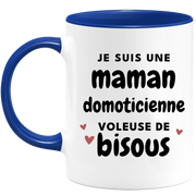 quotedazur - Mug Je Suis Une Maman Domoticienne Voleuse De Bisous - Cadeau Fête Des Mères Original - Idée Cadeau Pour Anniversaire Maman - Cadeau Pour Future Maman Naissance
