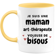 quotedazur - Mug je suis une maman Art-thérapeute voleuse de bisous - Cadeau Fête Des Mères Original - Idée Cadeau Pour Anniversaire Maman - Cadeau Pour Future Maman Naissance