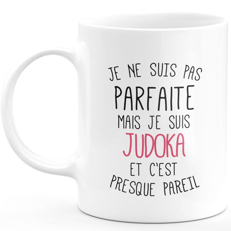 Mug pour JUDOKA - je ne suis pas parfaite mais je suis JUDOKA - cadeau humour idéal anniversaire